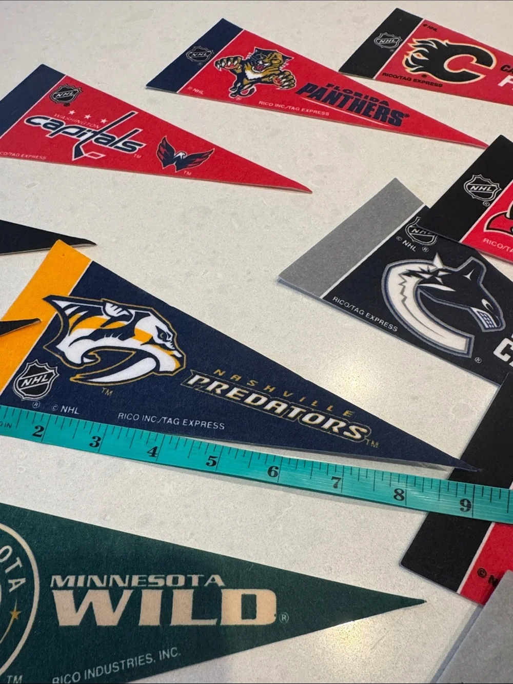 NHL Team Pennant Trading pennant 27 pc Red, Blue, Black, Green, Yellow, Orange